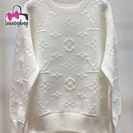 Embossed Pattern Round Neck Long Sleeves