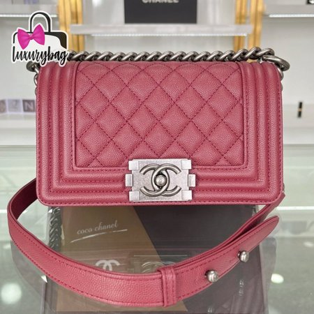 Chanel Boy Flap Quilted Diamond New Medium Red