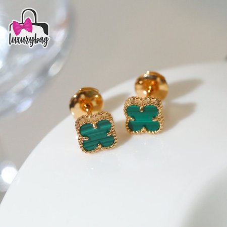 Women Van Cleef & Arpels Alhambra Earrings