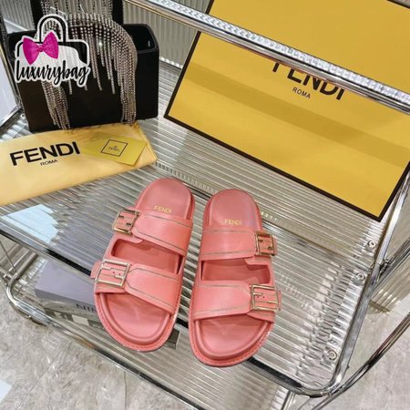 Fendi Feel Pink Leather Sandals