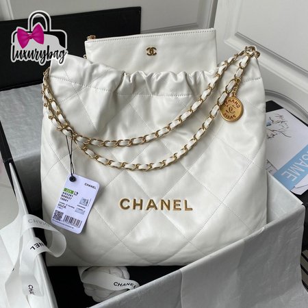 Chanel 22 Handbag