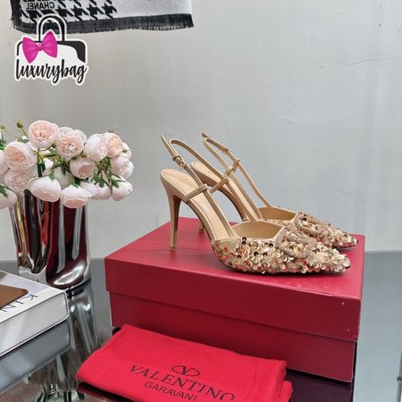 Valentino Garavani Vlogo Signature Pumps